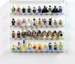 iDisplayit Acryl-Wand-Display für 40 LEGO®-Minifiguren (Mit weissem Hintergrund)